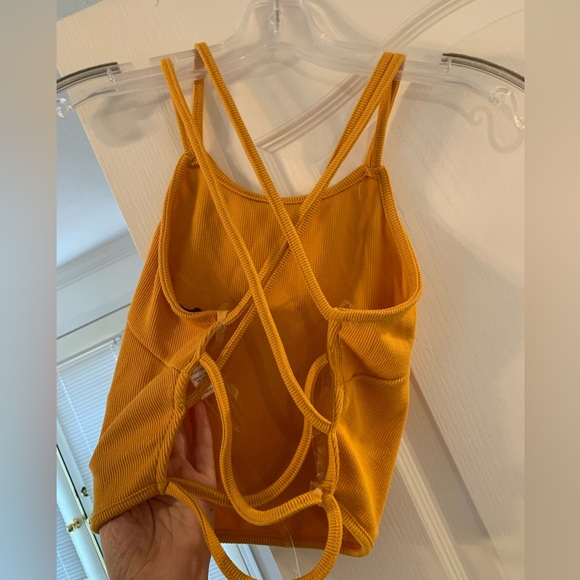 Open back Mustard yellow crop top - Picture 5 of 6
